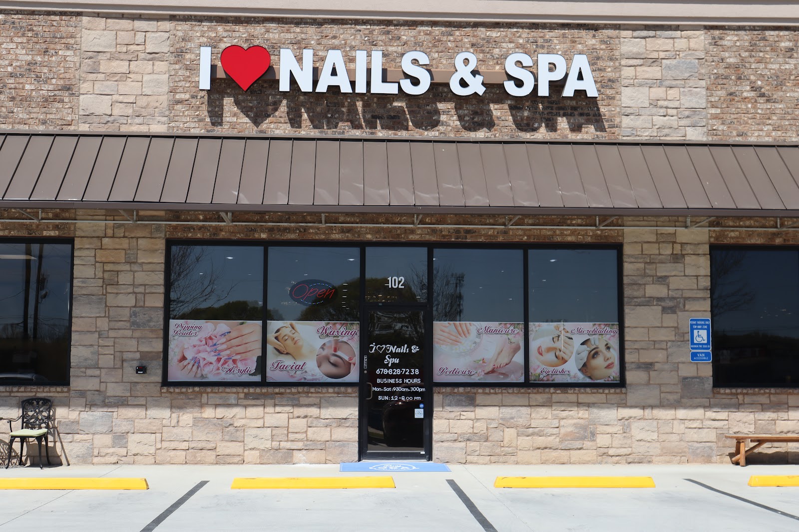 I Love Nails And Spa logo